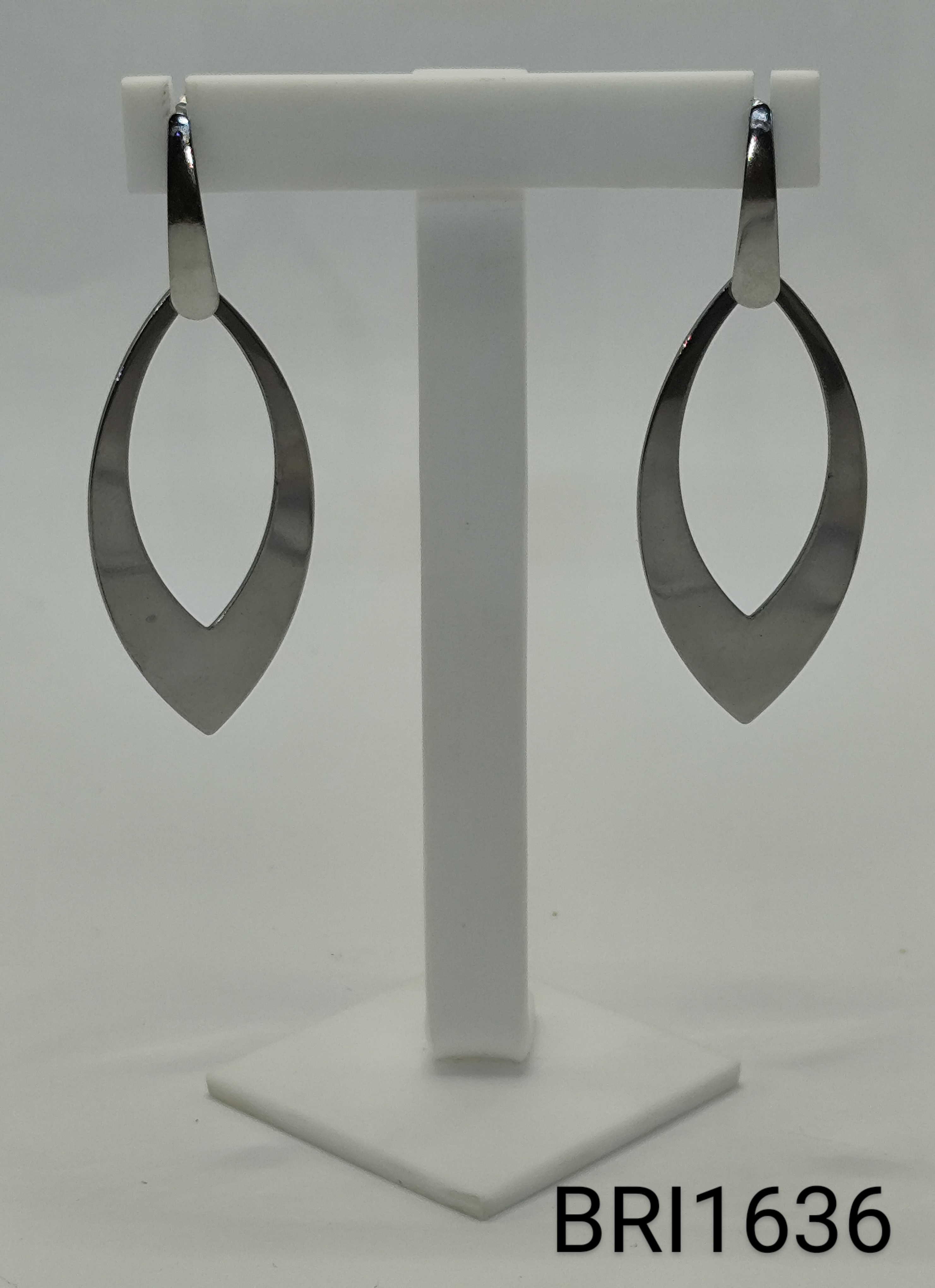 brinco inox oval vazada