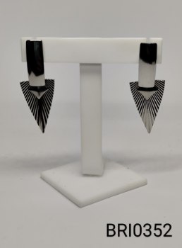 brinco inox seta frisada