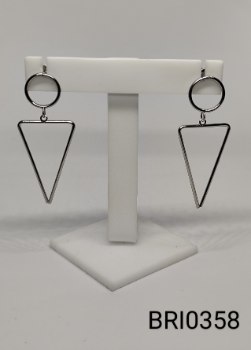 brinco inox triangulo preso ao círculo