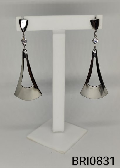 brinco inox triângulo alongado com zircônia