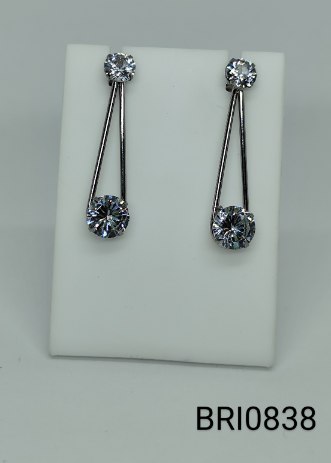 brinco inox aro trabalhado gota com 2 zircônias